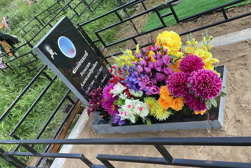 Памятник из гранита ПОД КЛЮЧ с оформлением и установкой1