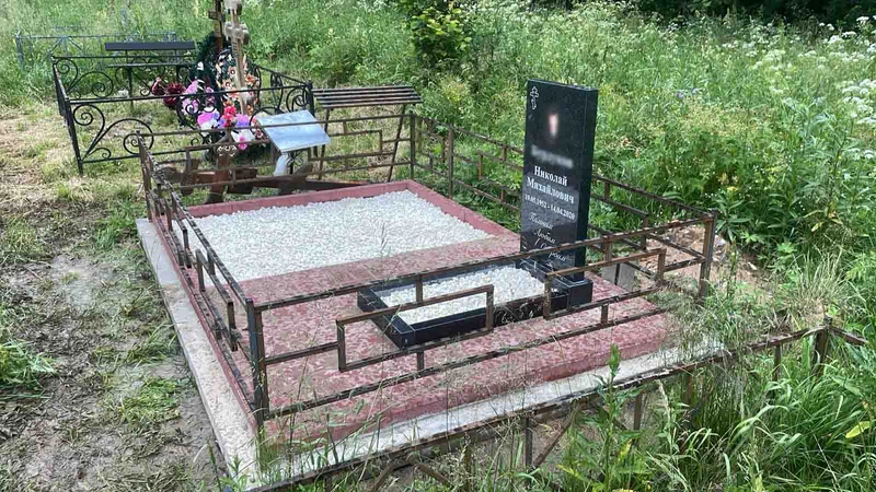 Памятник из гранита ПОД КЛЮЧ с оформлением и установкой1
